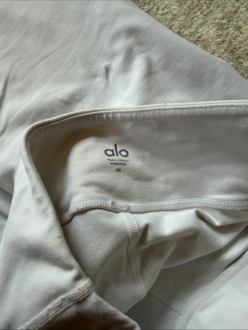 ALO Yoga White Leggings with Black Graphic Accents - Picture 4 of 4